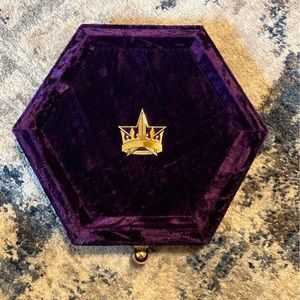 Jeffree star cosmetics, blood lust eyeshadow pallet.